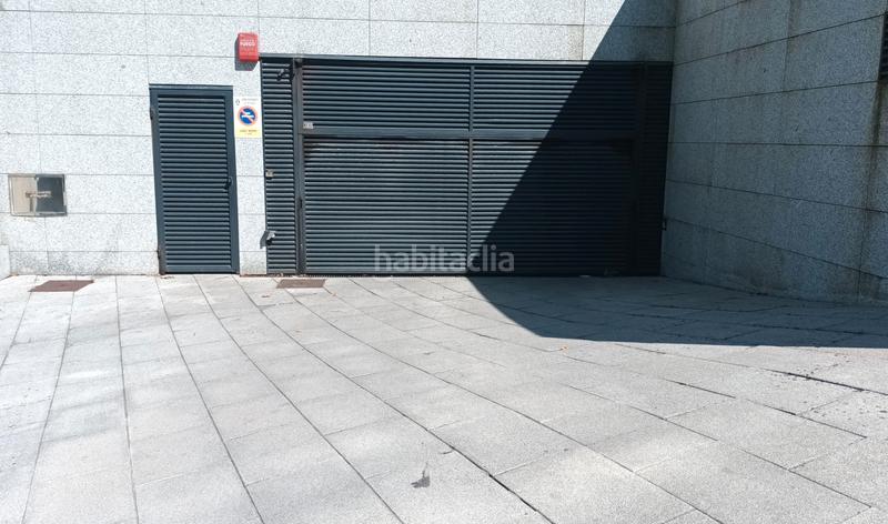Foto 792928e9-8200-4548-83fb-8371bf2f243b. Parking coche en Betanzos