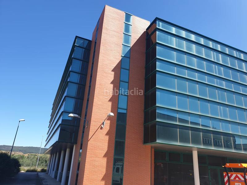 Foto 65d71d9e-4566-45d3-baa4-ad072b8971b0. Edificio en Cabanillas del Campo