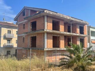 Edifici  N/a. Venta de 2 pisos  2 dúplex  4 trasteros  6 garajes