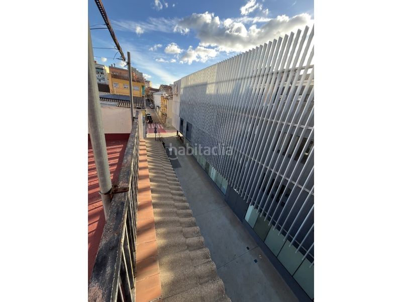 Foto 985fbe8d-725a-44cb-9940-294c38f3fcd8. Edifici a Col·legis Nous Mollet del Vallès