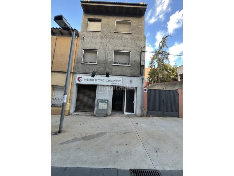 Foto b80f98ba-30c9-438d-8bf7-2e0d0f344caf. Edifici a Col·legis Nous Mollet del Vallès