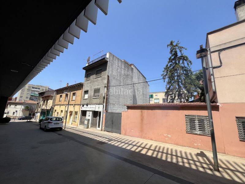 Foto b86df11f-49cf-4901-90b8-a1c068331b93. Edifici a Col·legis Nous Mollet del Vallès