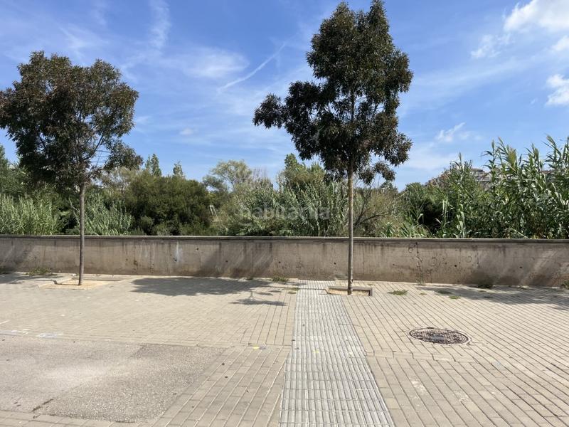 Foto 0518ffb2-aa06-4b3e-b9b6-ed1bc09a9770. Local commercial dans Canovelles