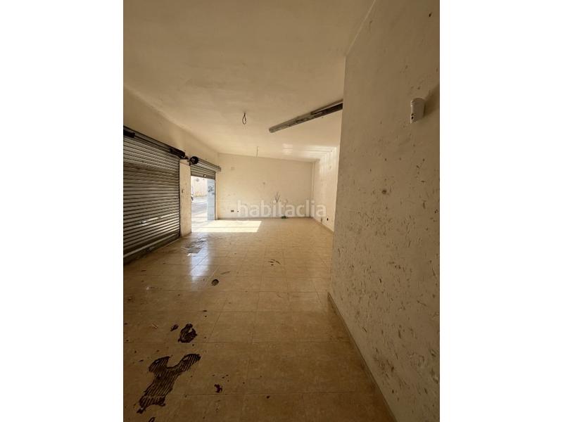 Foto 40d54ef2-64f9-4b30-9dd6-f4d2703f1fcc. Local commercial dans Canovelles