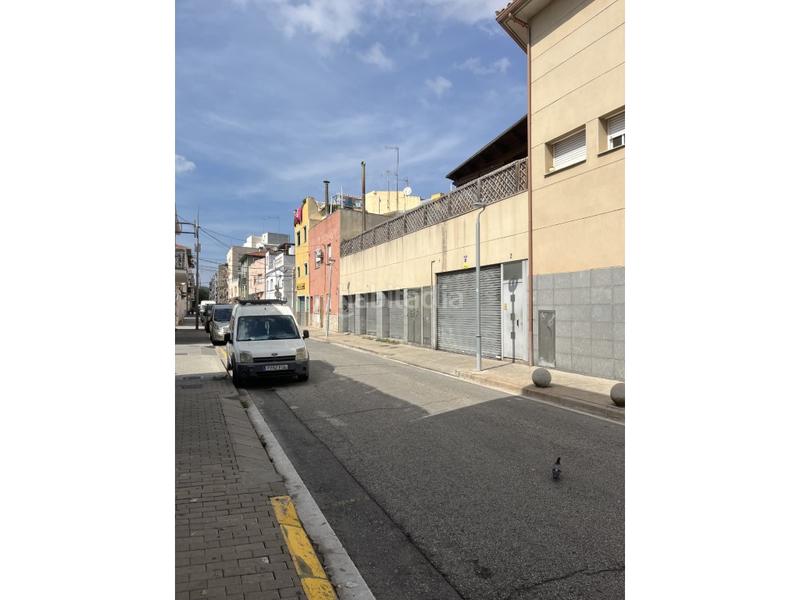 Foto 42e99902-c3e9-4051-8a65-c64ba2ea64b6. Local commercial dans Canovelles