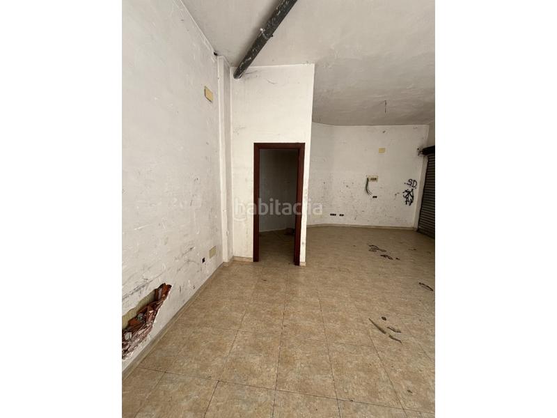 Foto 82ddba6f-1f88-43e1-b90f-4c358e47a55c. Local commercial dans Canovelles