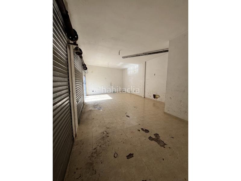 Foto 8ab3dd57-2477-4037-99c5-966d90cff5ee. Local commercial dans Canovelles