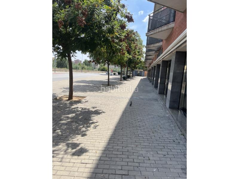 Foto c68d965b-5bf1-4a33-b671-9cb11538e0ed. Local commercial dans Canovelles