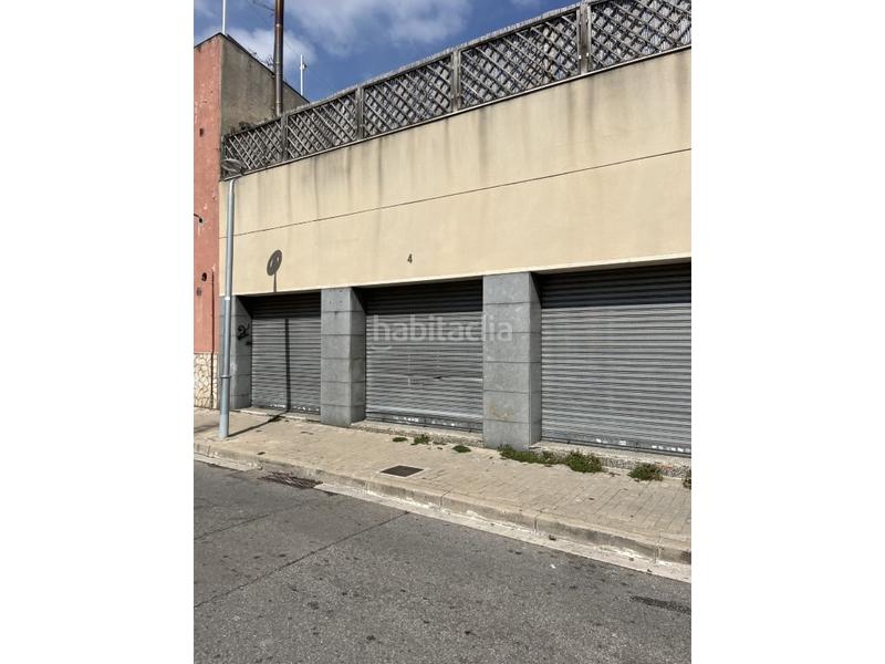 Foto ca3dee53-f0d7-477c-9872-17ce6665f23c. Local commercial dans Canovelles