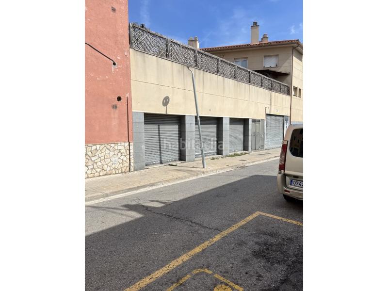 Foto d8cb3f34-ebee-43c8-9256-bf2d92384749. Local commercial dans Canovelles