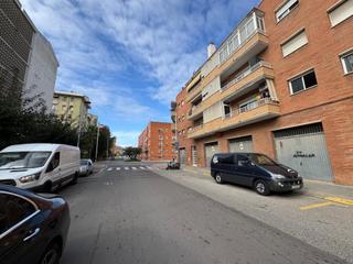 Pis  Carrer riu llobregat. Piso 3 habitaciones  1 hab. auxiliar venta tarragona