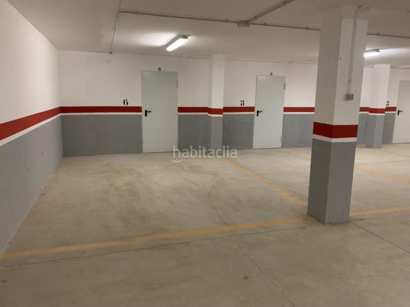 Foto 8eae53ba-e629-4663-9592-26486201540e. Autoparkplatz in Molina (La)