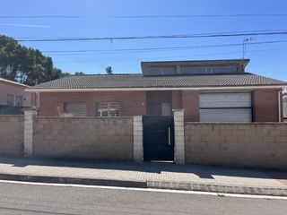 Chalet  Avenida serra burgues. Espectacular torre