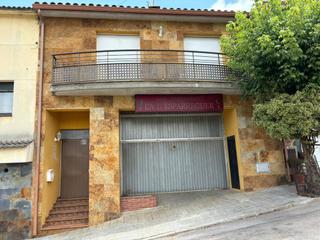 Maison à Santa Maria de Palautordera. Casa adosada seminueva con una terraza de 100 m2