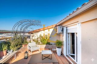 Duplex  Carrer de cavite. Precioso dúplex con vistas despejadas en venta en rubi