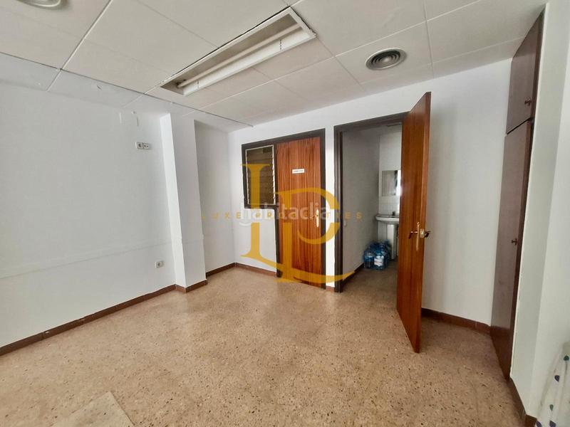 Foto 8f96689a-2087-4ce4-939f-6e563fec8b3f. Alquiler local comercial amplio local en alquiler en carretera de terrassa, en Rubí