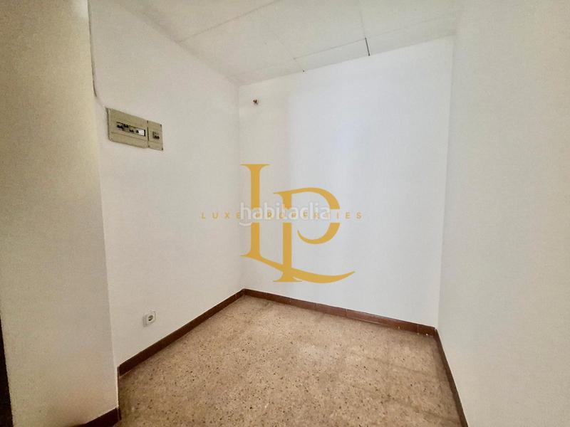 Foto 9ff8c9aa-1c81-484e-8812-6ac8233fff30. Alquiler local comercial amplio local en alquiler en carretera de terrassa, en Rubí