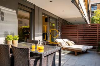 Piso en Turó de Can Mates. Encantadora planta baja con dos jardines privados en can matas