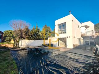 Haus in Castellbisbal. Preciosa casa de diseño con vistas panorámicas a montserrat