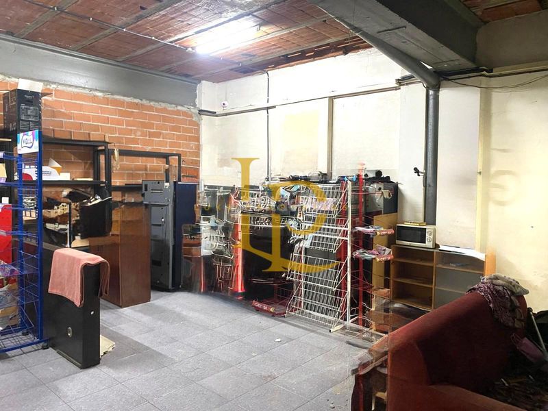 Foto dbe4c6e7-b985-4a76-92c1-1445537376b4. Local comercial a Ca n´Oriol Rubí