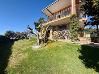 Chalet  Paseo del lago del jaral. Chalet independiente con parcela y preciosas vistas en urbanizac