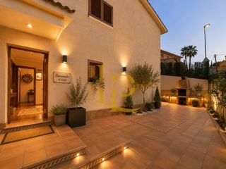 House in Canaletes - Turonet. Magnífica vivienda en venta en cerdanyola del vallés