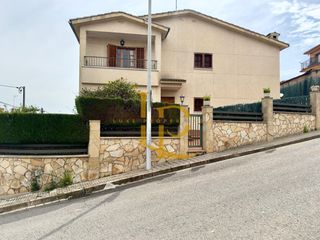 Casa a Canaletes - Turonet. Magnífica vivienda en venta en cerdanyola del vallés