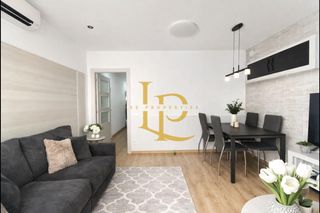 Maison à Eixample. Luminosa casa con patio y terraza privada en venta en sabadell