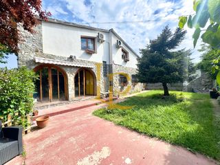 Casa  Passeig la masia. Espectacular casa con piscina y un precioso jard�n en urbanizaci