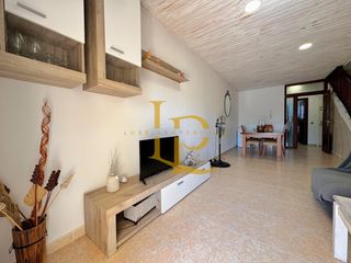 Casa a schiera in Platja de Mont-roig. Magnífica casa adosada con piscina, terrazas y zona bbq a pocos