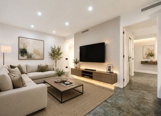 Piso en Nou Eixample Nord. Preciosa planta baja de tres habitaciones en costa dorada
