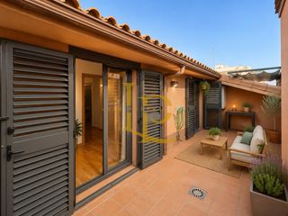 Duplex in Mercat. Precioso dúplex de tres habitaciones con terraza