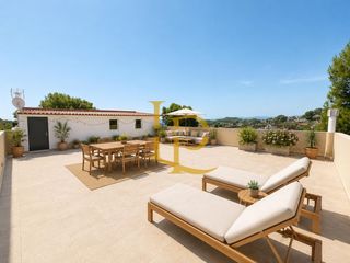 Casa a Castellnou-Can Mir-Can Sol�. Preciosa casa con jard�n y piscina en venta