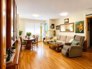 Appartamento in Concòrdia. Magnifico piso de cuatro habitaciones con balcon, parking y pisc