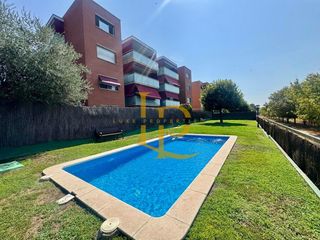 Pis a Serraparera. Espectacular piso con terraza, piscina, parking y trastero en ce