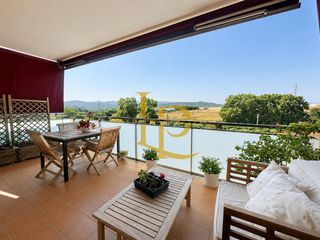 Appartamento in Serraparera. Espectacular piso con terraza, piscina, parking y trastero en ce
