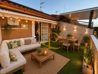 Casa in Mercat. Preciosa casa en venta en rubí  espacio, luz y confort