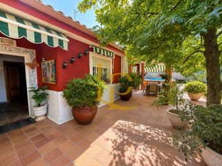 Xalet a Casar (El). Chalet independiente con piscina y amplio jardín en urb. el coto