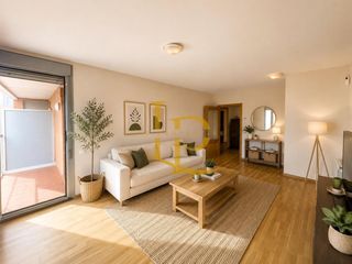 Etagenwohnung in Centre. Piso amplio y luminoso con balcón, parking y trastero en rubi