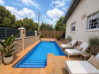 Maison à Els Avets-Can Serrafossà-Ximelis. Preciosa casa con piscina, jardín y amplios espacios en rubi