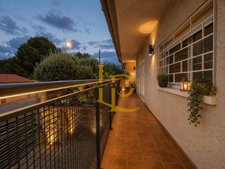 Casa  Camí campament. Preciosa casa con piscina, jardín y amplios espacios en rubi