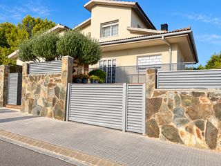 Maison  Camí campament. Preciosa casa con piscina, jardín y amplios espacios en rubi