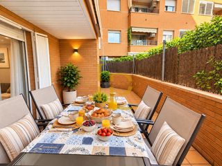 Piso  Carrer de ciudad de mendoza. Preciosa vivienda en planta baja con terraza, garaje y piscina
