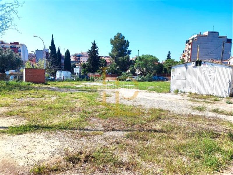 Foto b67198f4-97e9-48b5-8f62-21c53169e570. Terreny residencial a Mercat Rubí