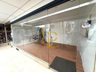 Lloguer Local Comercial a Passeig de francesc macià 46. Local en alquiler dentro de las galerías de rubí