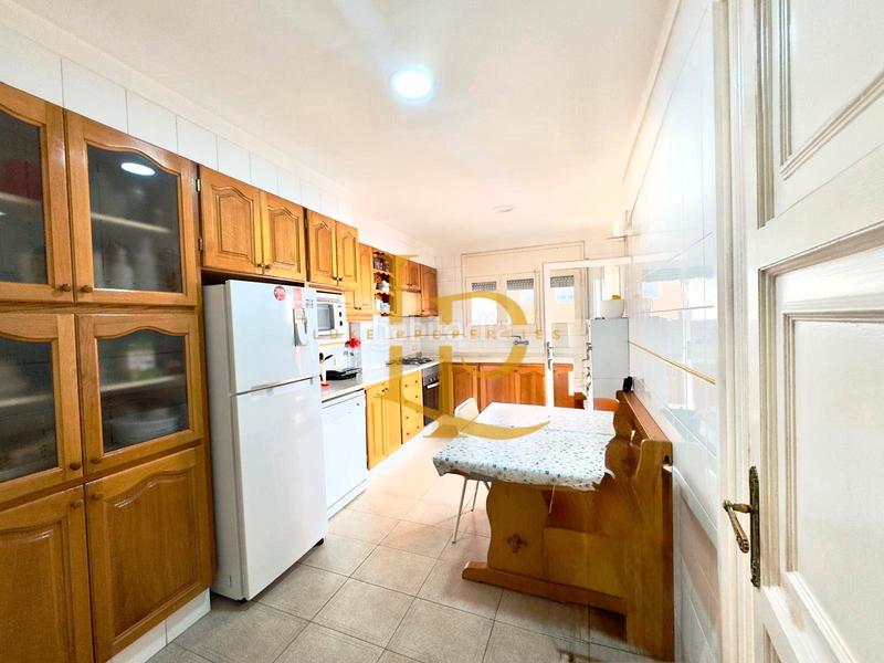 Foto 275b7324-8e86-44f2-bdf1-b3f4f2a1c39a. Semi detached house with heating parking in Ca n'Aurell Terrassa