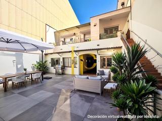 Casa adosada en Ca n'Aurell. Preciosa casa con terraza y garaje en una zona privilegiada