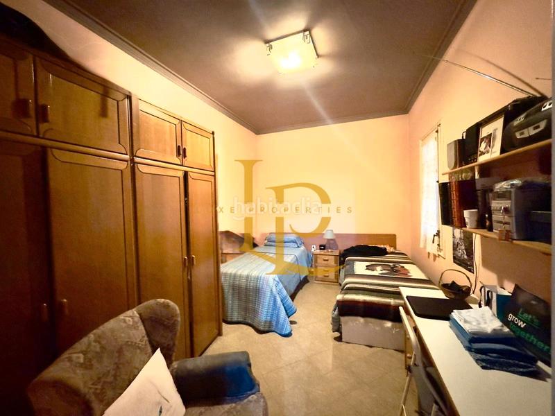 Foto 4d8fcada-3f0a-4eb9-9d93-01c369a82f64. Semi detached house with heating parking in Ca n'Aurell Terrassa