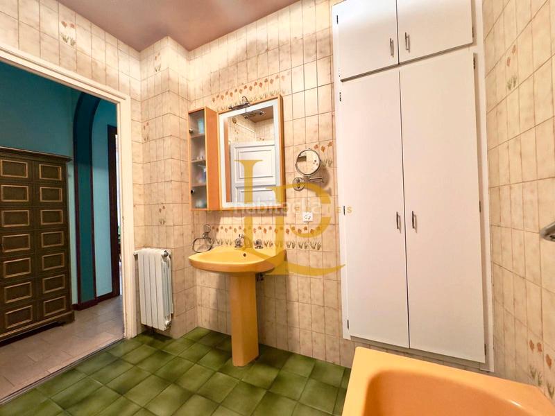 Foto 4e840376-b28b-4344-b184-4382d8e48fb3. Semi detached house with heating parking in Ca n'Aurell Terrassa