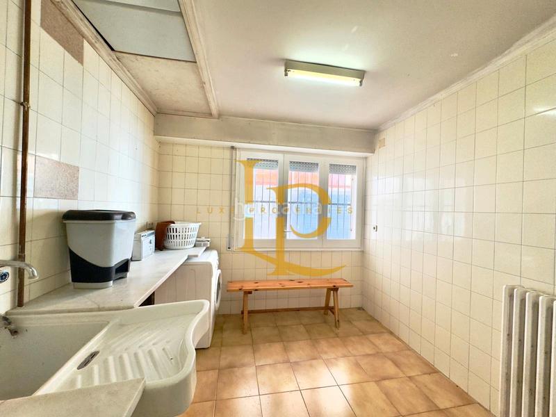 Foto 944fc759-8023-409c-adc0-aee6966df2c3. Semi detached house with heating parking in Ca n'Aurell Terrassa